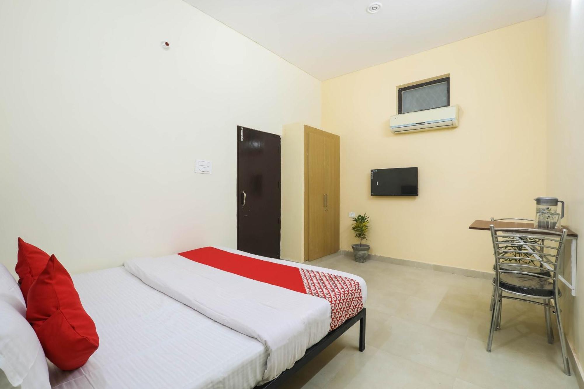 Hotel O Laavin Inn Near Gomti Riverfront Park Hasanganj Extérieur photo